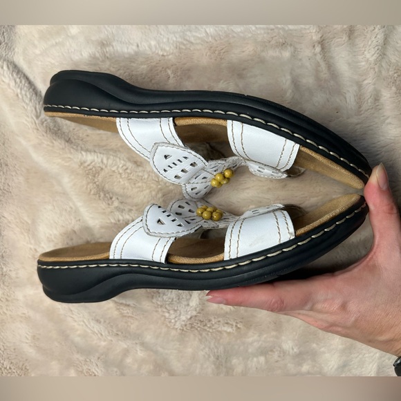 Clarks Sandals Size 7.5 - Picture 5 of 7